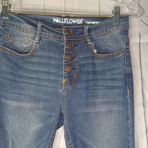 Wallflower Distressed The Flirty Curvy high rise skinny jeans